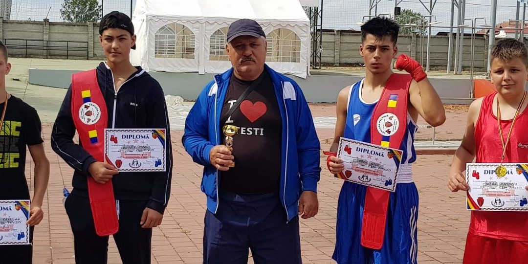 Patru medalii pentru sportivii secției de box de la CSM Pitești la Centura Păltiniș